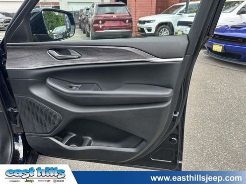 Certified 2023 Jeep Grand Cherokee Limited AWD/4WD image 25