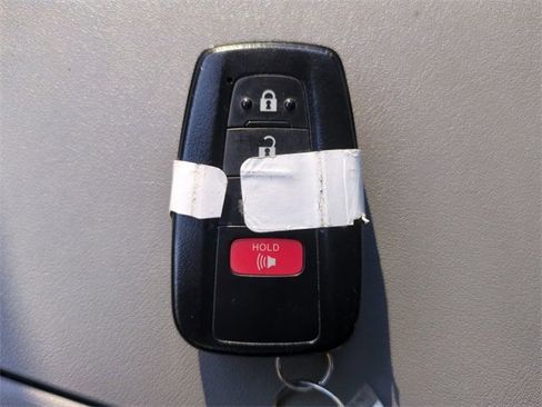 Used 2021 Toyota Highlander XLE image 30