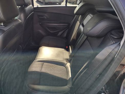 Used 2021 Chevrolet Trax LT w/ LT Convenience Package FWD image 30