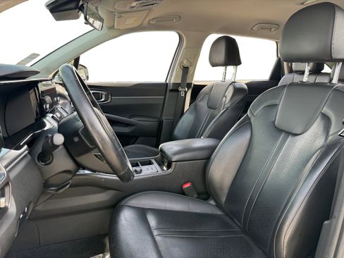 Used 2023 Kia Sorento S image 9