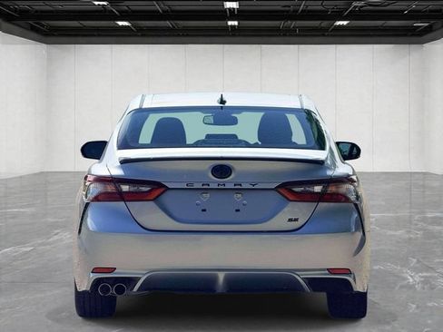 Used 2022 Toyota Camry SE w/ Convenience Package FWD image 4