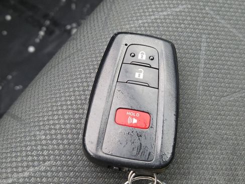 Used 2023 Toyota RAV4 XLE image 32