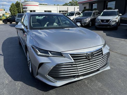 Used 2019 Toyota Avalon Limited w/ Advanced Safety Package FWD image 3