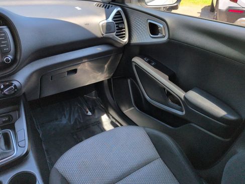 Certified 2023 Kia Soul LX w/ LX Technology Package FWD image 17