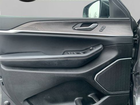 Used 2022 Jeep Grand Cherokee L Limited image 22