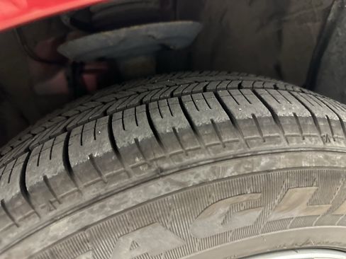 Used 2018 Toyota Prius Three image 12