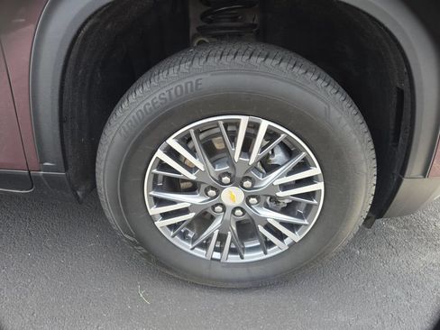 Used 2024 Chevrolet Traverse LT w/ Enhanced Driving Package FWD image 22