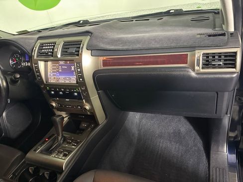 Used 2017 Lexus GX 460 Luxury w/ Preferred Accessory Package AWD/4WD image 31