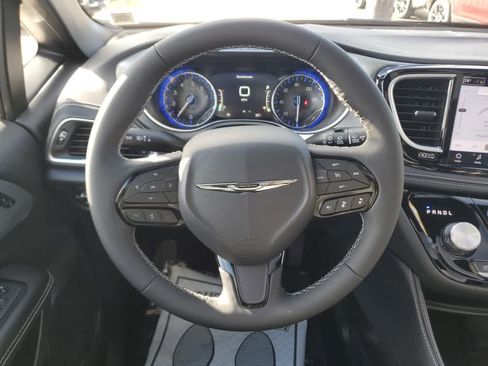 New 2026 Chrysler Pacifica Limited w/ S Appearance Package image 19