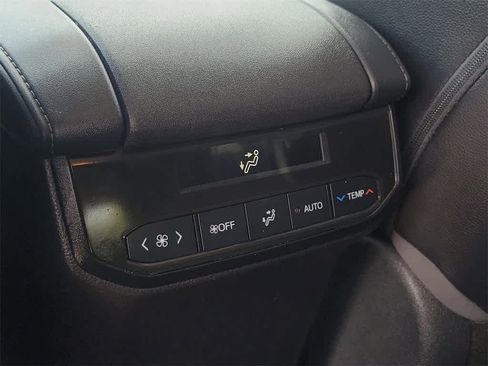 Used 2020 Toyota Highlander XLE image 13