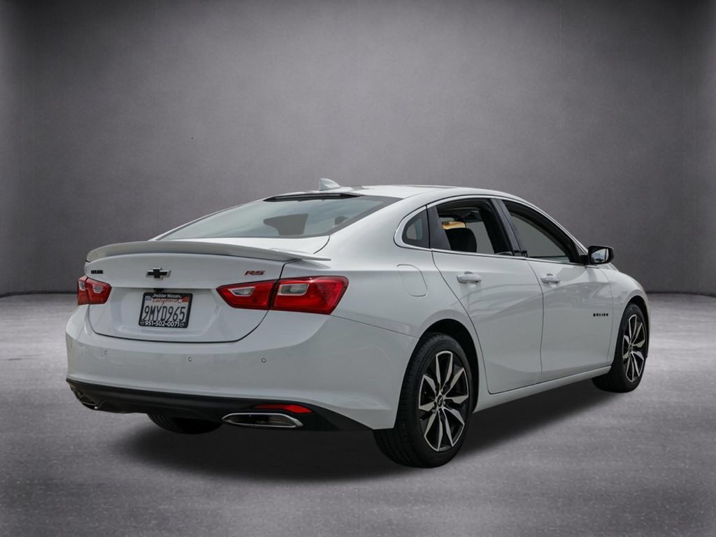 Used 2025 Chevrolet Malibu RS FWD image 4