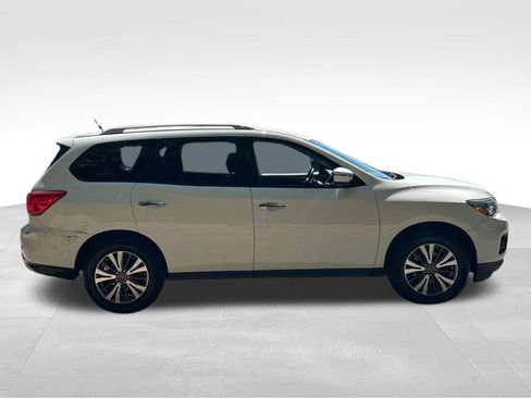 Used 2017 Nissan Pathfinder SV FWD image 6