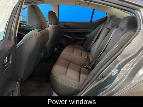 Used 2025 Nissan Altima 2.5 SV FWD image 11