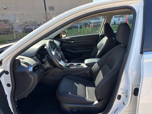 Used 2025 Nissan Altima 2.5 SV FWD image 27