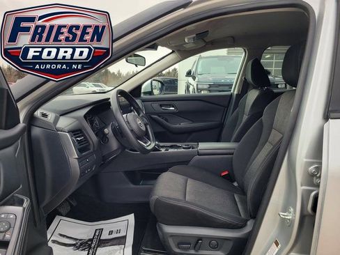 Used 2024 Nissan Rogue SV AWD/4WD image 13