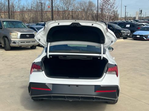 Certified 2025 Hyundai Elantra SEL image 15