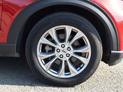 Used 2024 Ford Explorer Limited w/ Equipment Group 301A AWD/4WD image 4