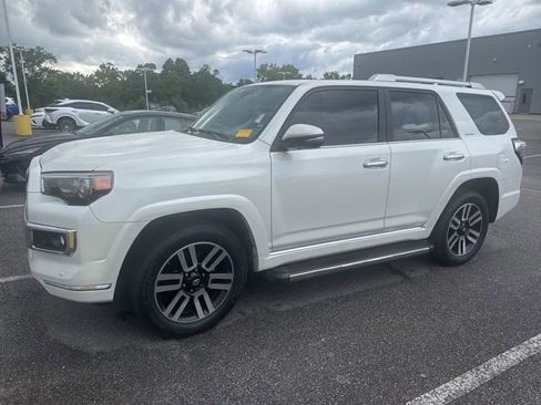 Used 2018 Toyota 4Runner Limited AWD/4WD image 2