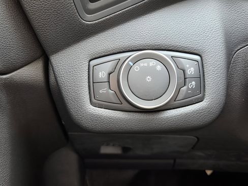 Used 2019 Ford Escape SE image 25