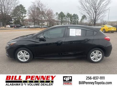 Used 2017 Chevrolet Cruze LT w/ Convenience Package image 2