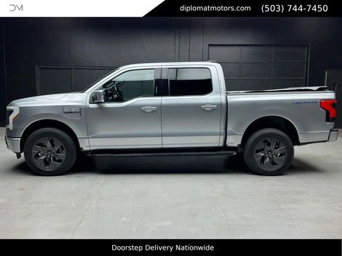 Used 2022 Ford F150 Lightning Lariat w/ Tow Technology Package image 4