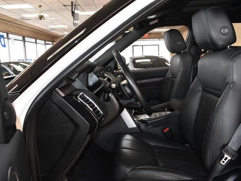 Used 2020 Land Rover Discovery HSE image 8