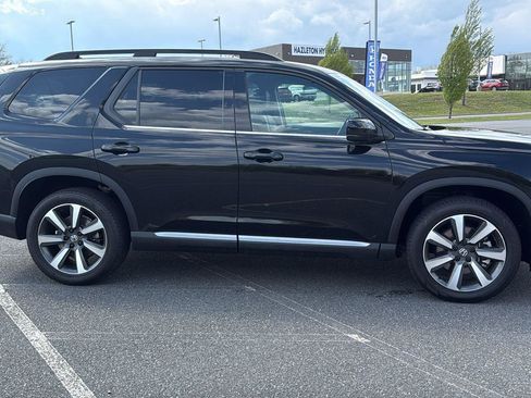 Used 2025 Honda Pilot Touring image 3