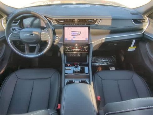 New 2025 Jeep Grand Cherokee Limited image 15