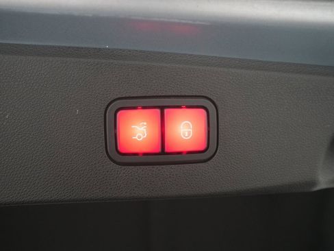 Used 2015 Mercedes-Benz E 350 4MATIC Sedan image 16