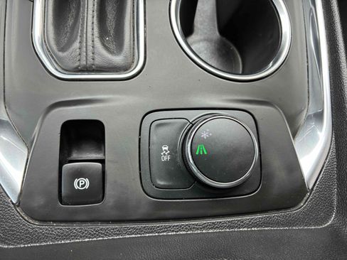 Used 2020 Chevrolet Traverse LS FWD image 25
