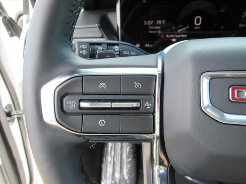 Used 2025 GMC Acadia Elevation image 24