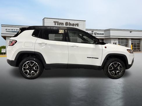 Used 2024 Jeep Compass Trailhawk AWD/4WD image 6