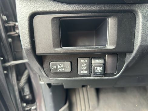 Used 2017 Toyota Tacoma TRD Sport RWD image 17