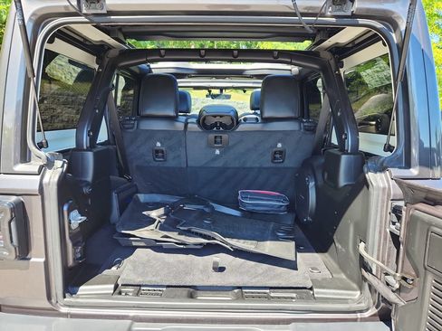 Used 2021 Jeep Wrangler Unlimited Sahara AWD/4WD image 13