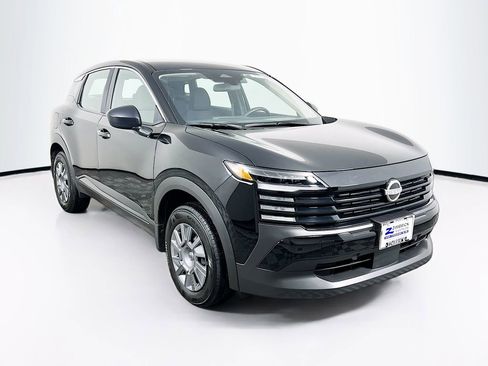 Used 2025 Nissan Kicks S image 1