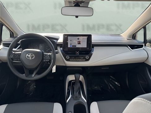 Used 2025 Toyota Corolla LE image 11
