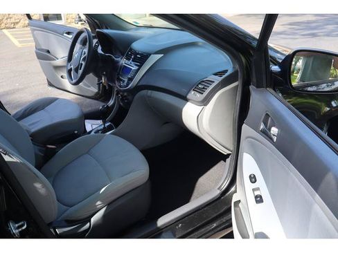 Used 2014 Hyundai Accent SE FWD image 18