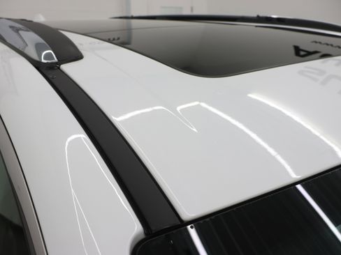 Used 2019 Chrysler Pacifica Limited w/ Tire & Wheel Group image 4