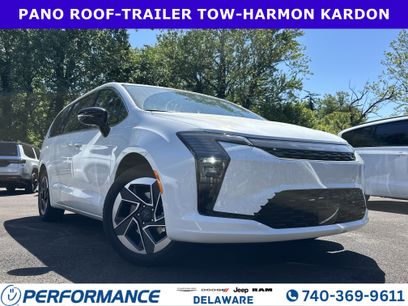 New 2027 Chrysler Pacifica Limited w/ Family Tech Group