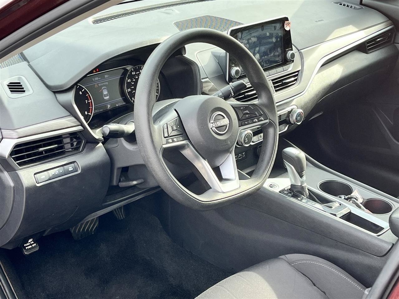 Used 2025 Nissan Altima 2.5 SV FWD image 15
