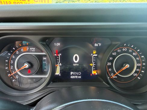 Used 2025 Jeep Wrangler Unlimited Rubicon AWD/4WD image 39