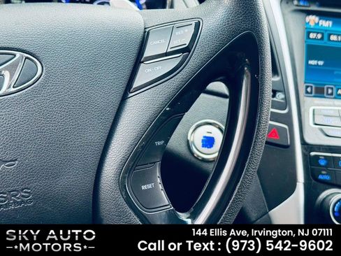 Used 2012 Hyundai Sonata SE w/ Navigation & Sunroof Pkg FWD image 12