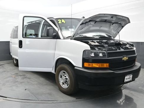 Used 2024 Chevrolet Express 3500 LS RWD image 41