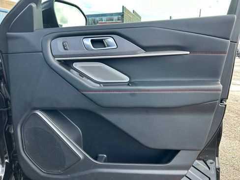 Used 2025 Ford Explorer ST image 25