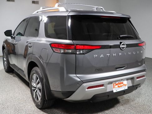 Used 2023 Nissan Pathfinder SL FWD image 9