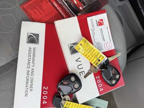 Used 2004 Saturn Vue 2WD V6 w/ Comfort Pkg image 20