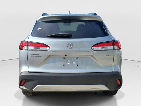 Used 2023 Toyota Corolla Cross LE FWD image 6
