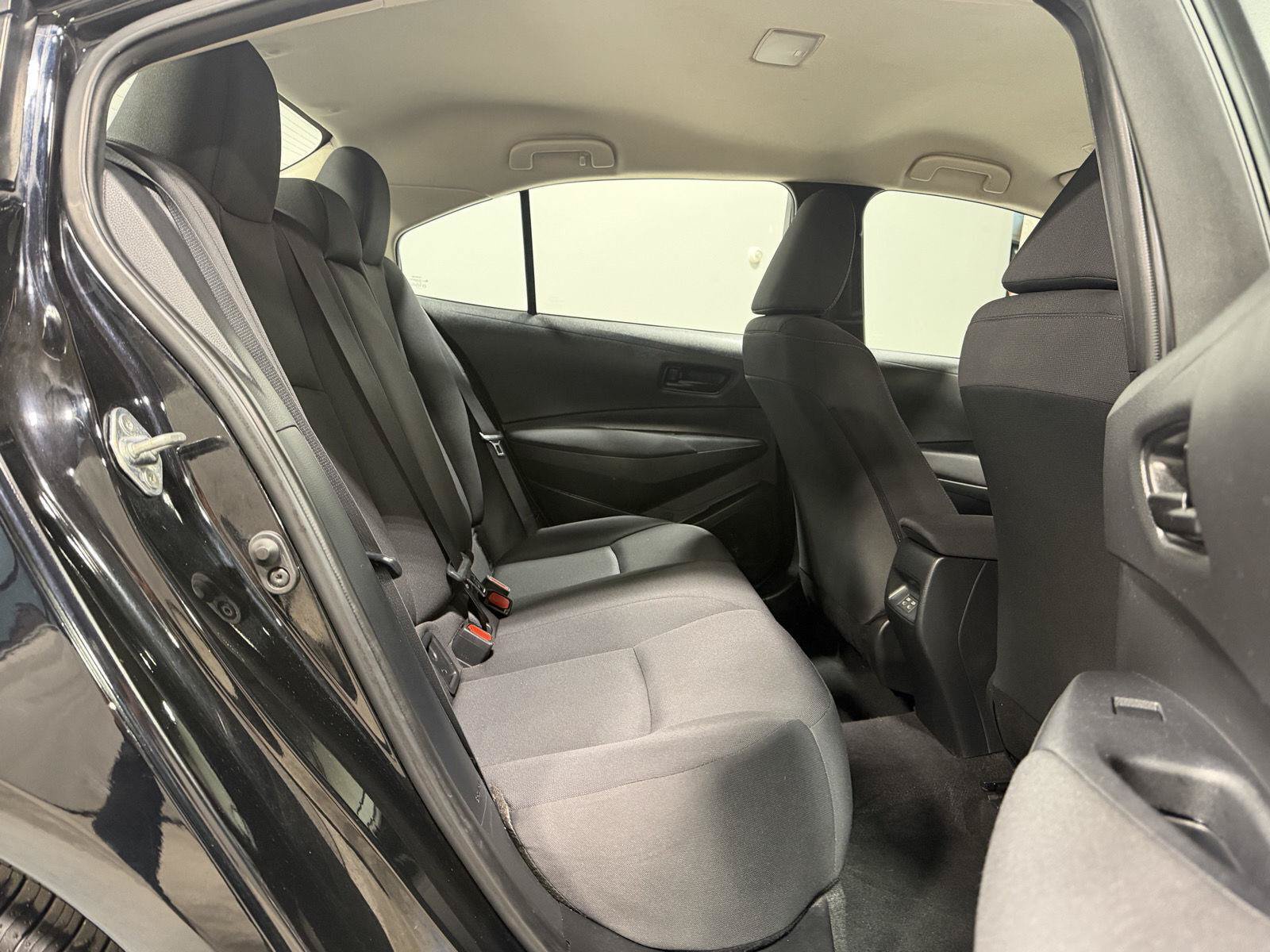 Used 2023 Toyota Corolla LE FWD image 9