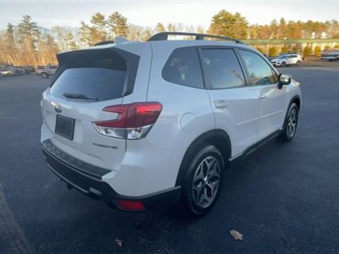 Used 2021 Subaru Forester Premium image 8