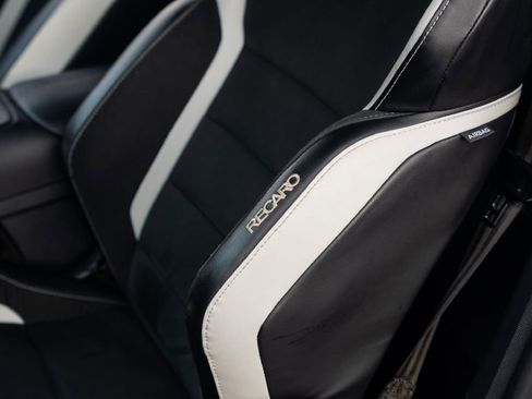 Used 2021 Ford Mustang Shelby GT500 w/ Carbon Fiber Track Pack image 32